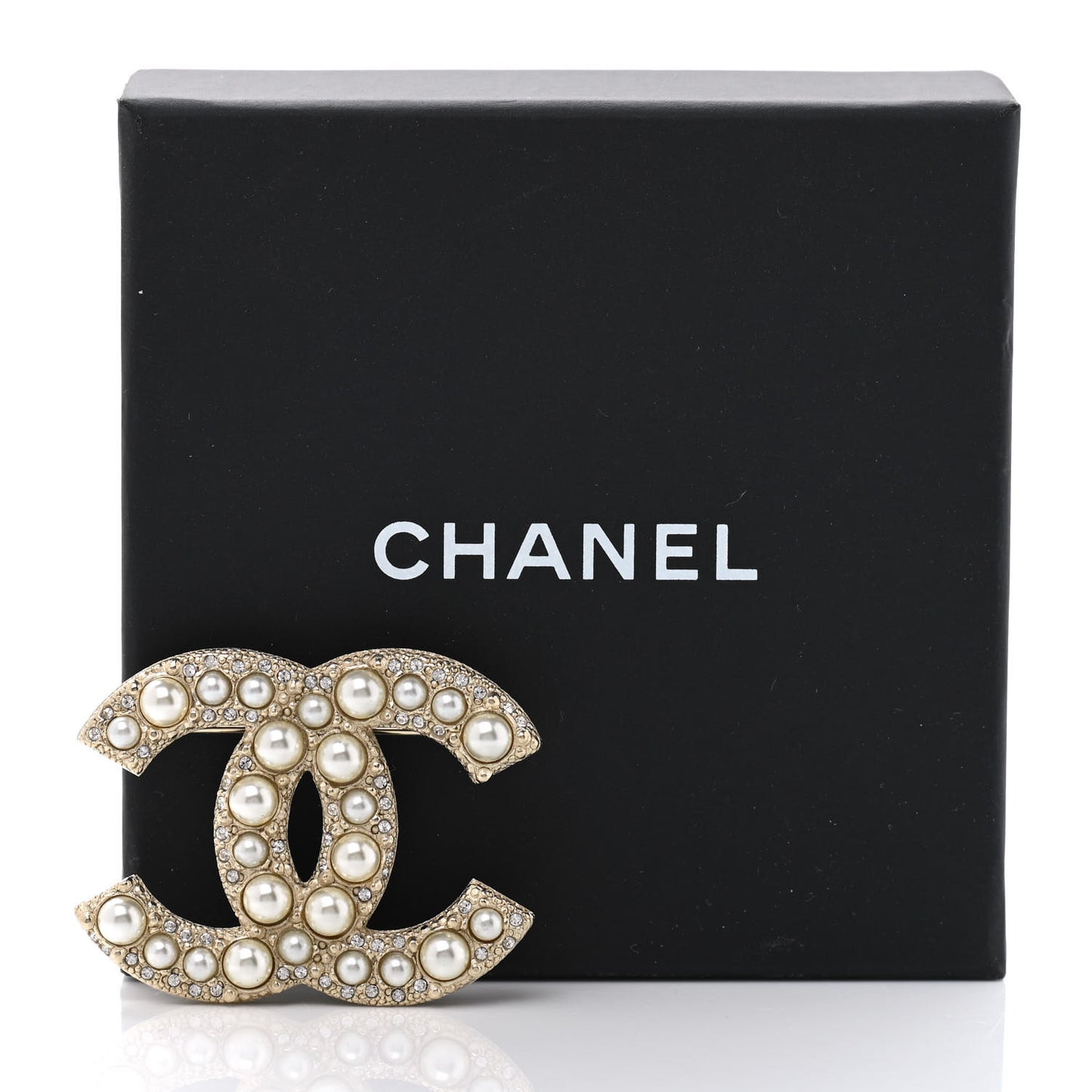Metal Crystal Graduated Pearl CC Brooch Gold