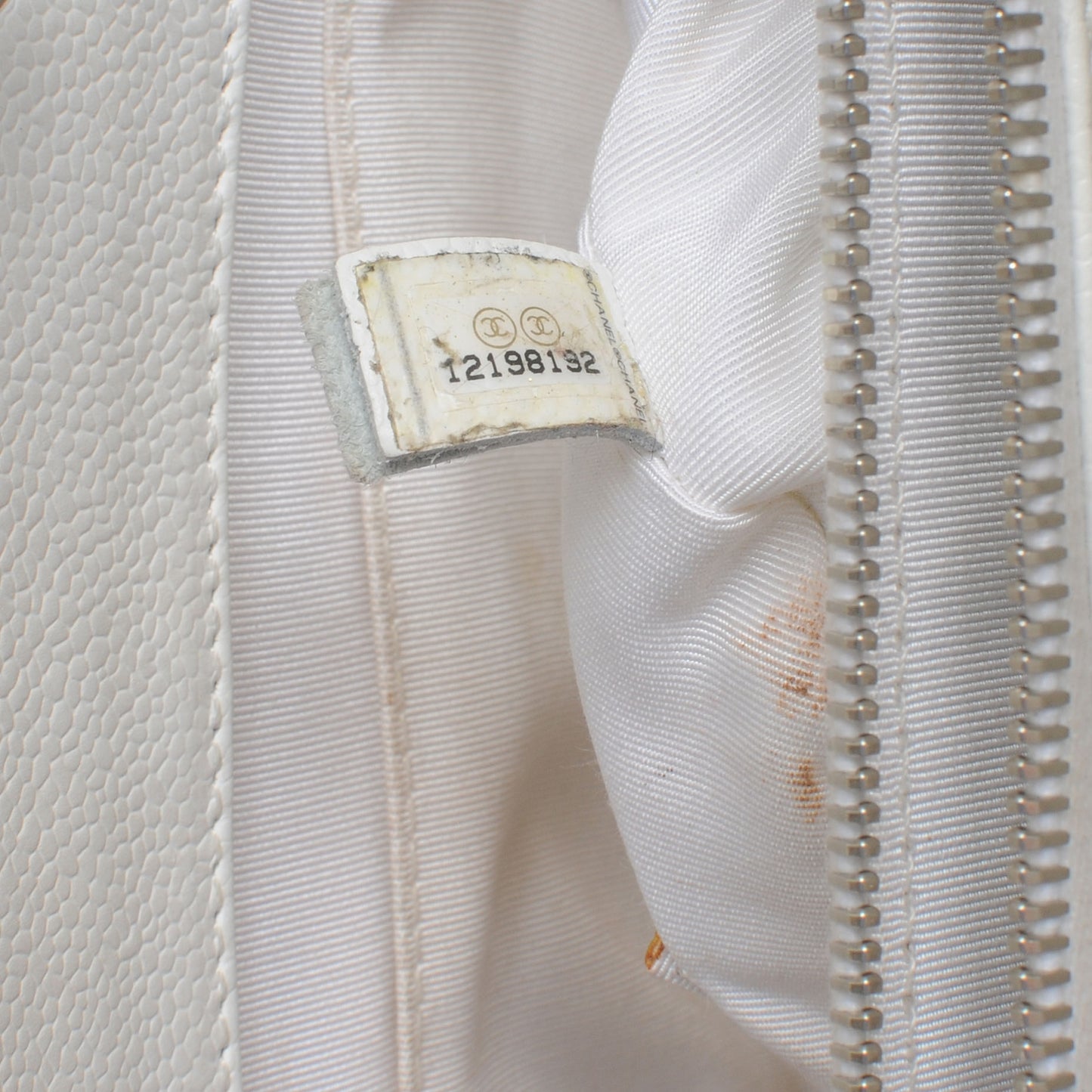Caviar Grand Shopping Tote GST White