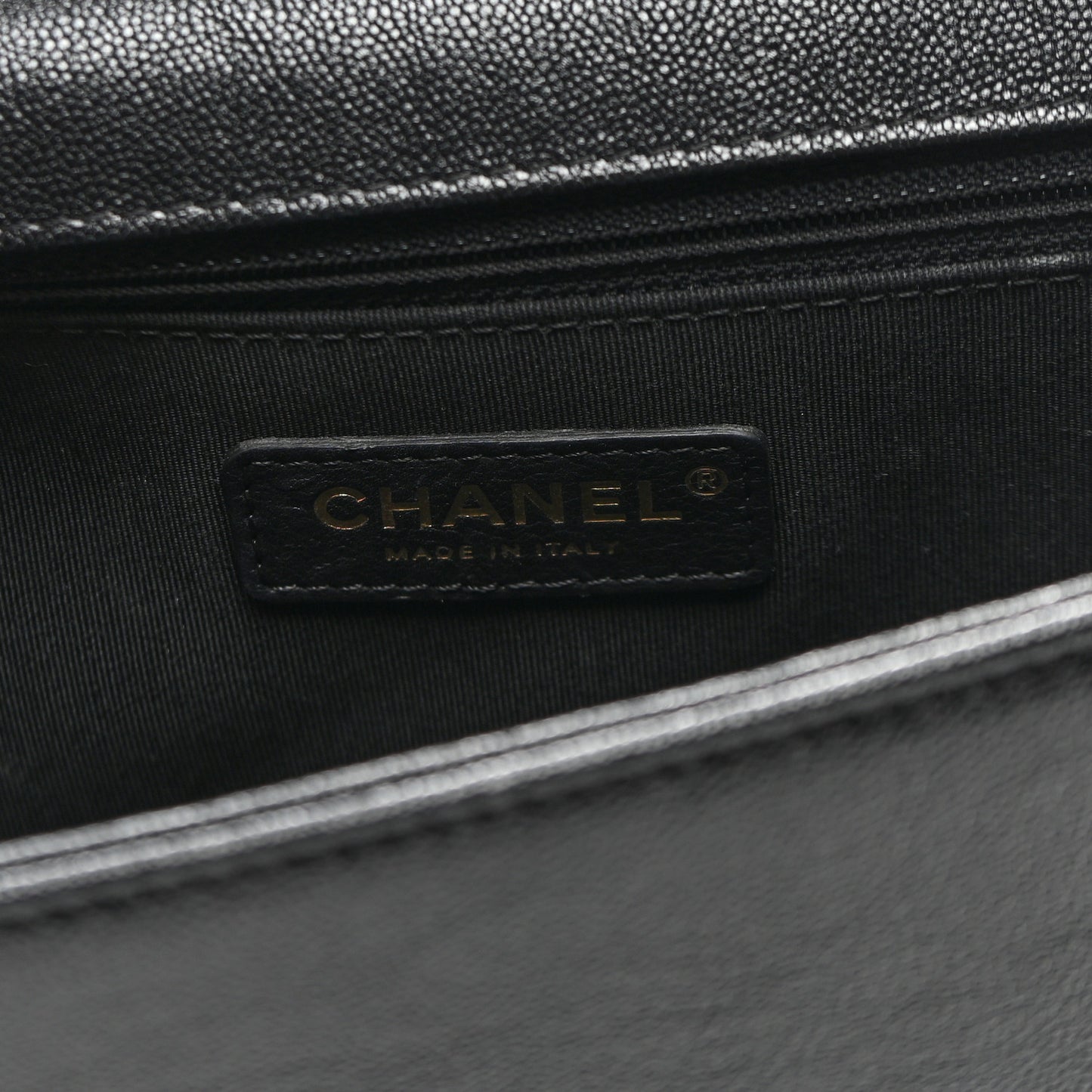 Caviar Chevron Quilted New Medium Boy Flap Black