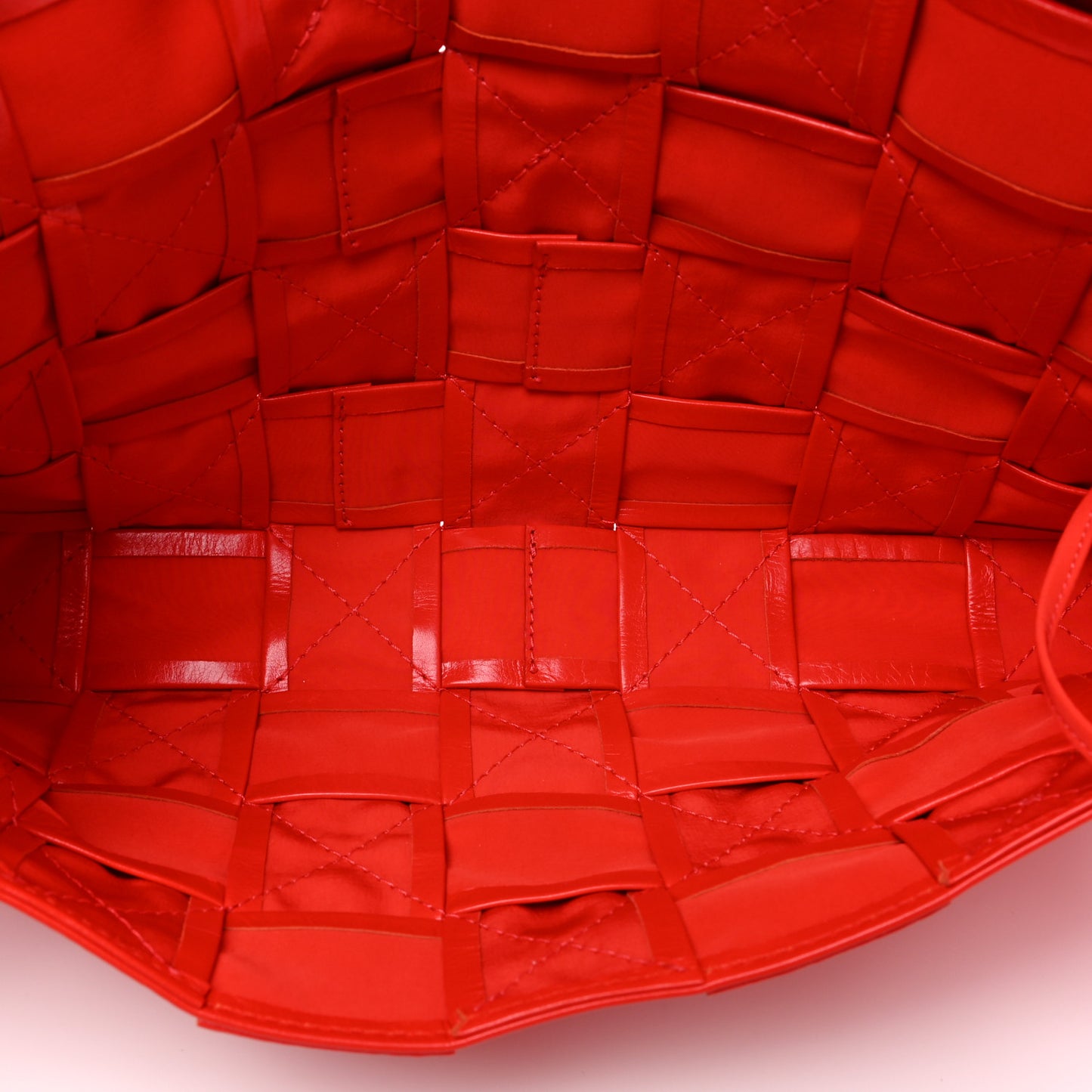 Paper Calfskin Intrecciato Stretch Cassette Bright Red