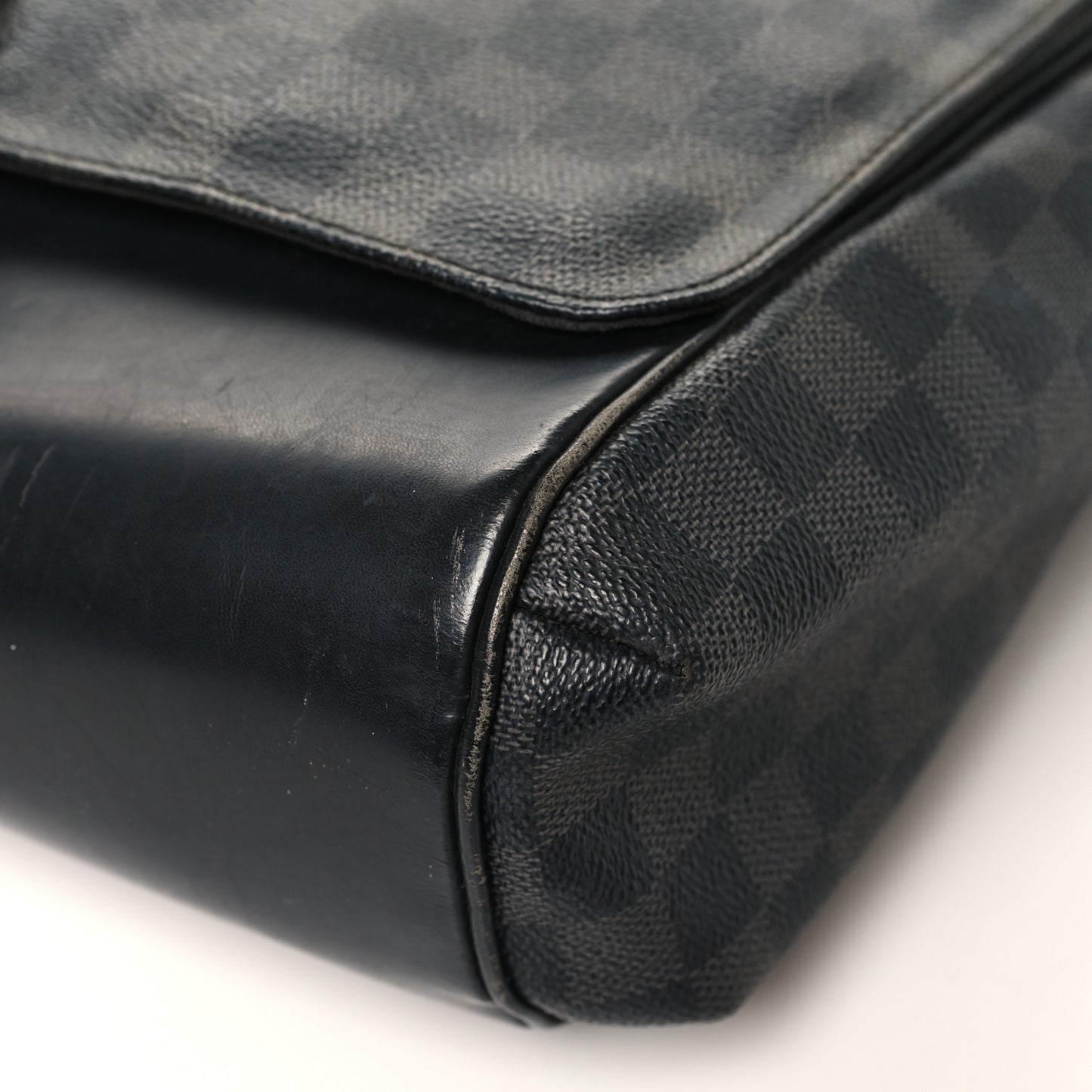 Damier Graphite Skyline Messenger PM