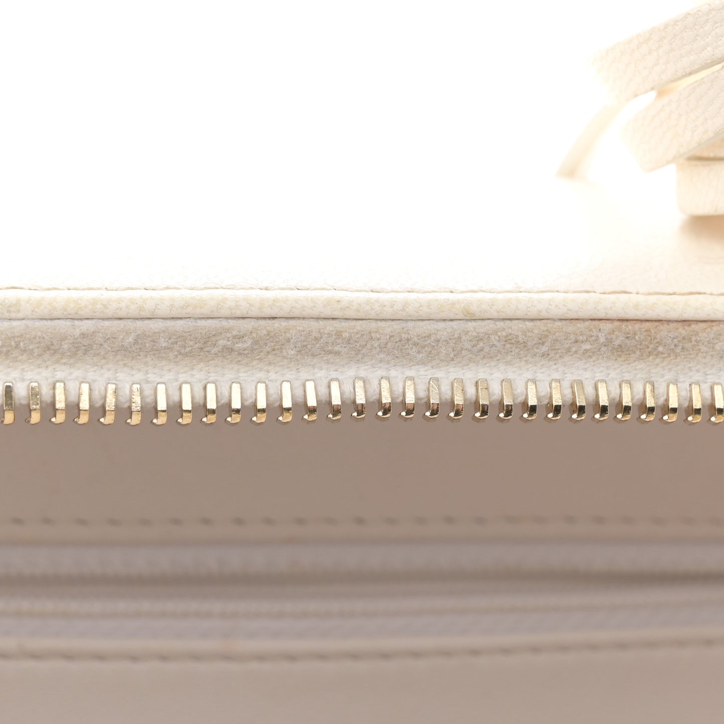 Goatskin Quilted Medium CC Filigree Vanity Case White