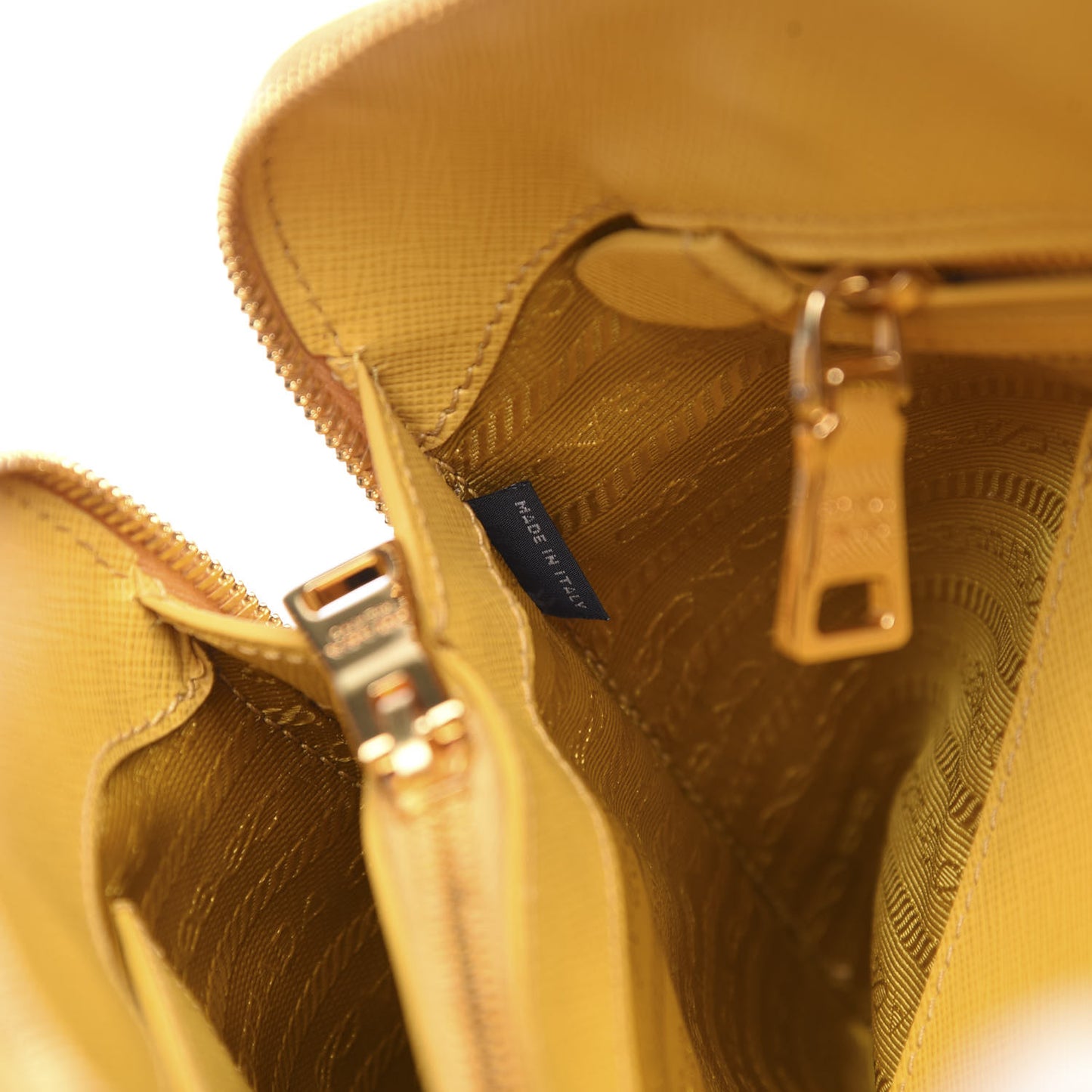 Saffiano Lux Medium Promenade Tote Mimosa