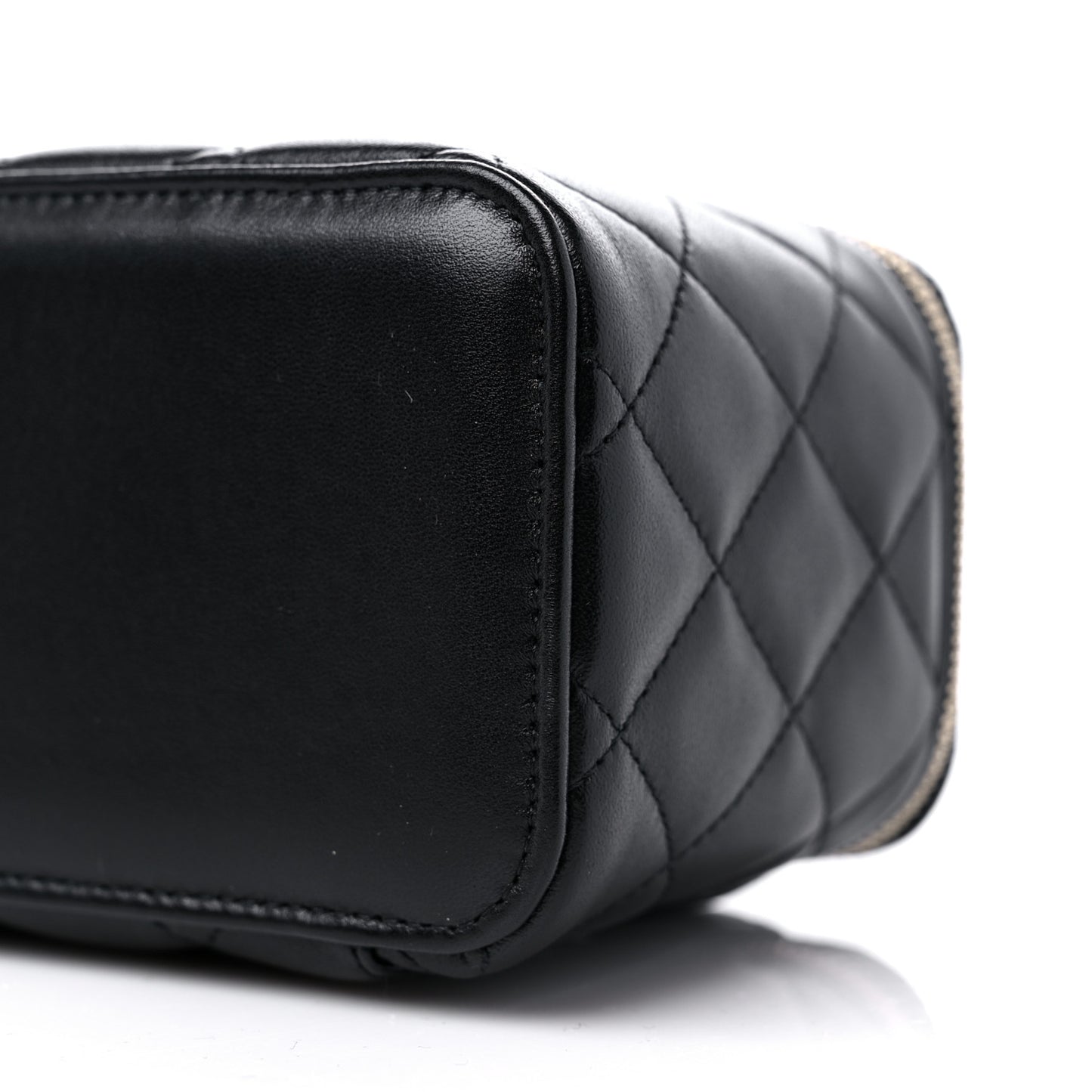Lambskin Quilted Small Top Handle Vanity Case With Chain Black