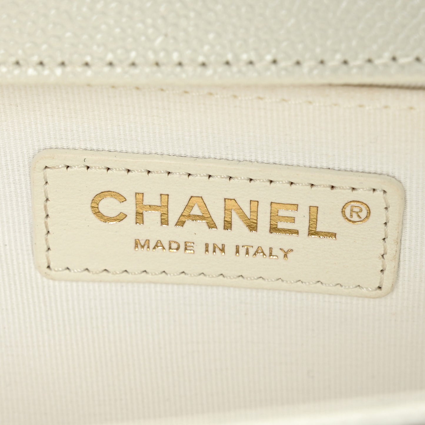 Caviar Quilted Medium Boy Flap White