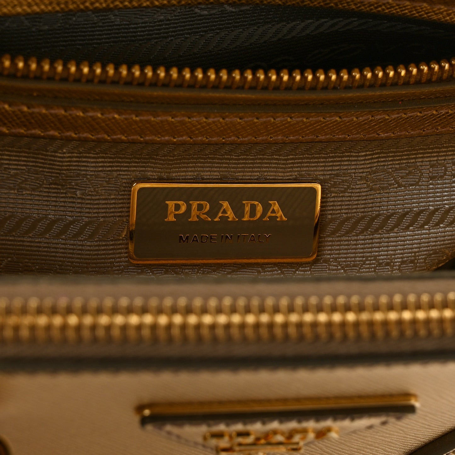 Metallic Saffiano Lux Small Galleria Double Zip Tote Platino