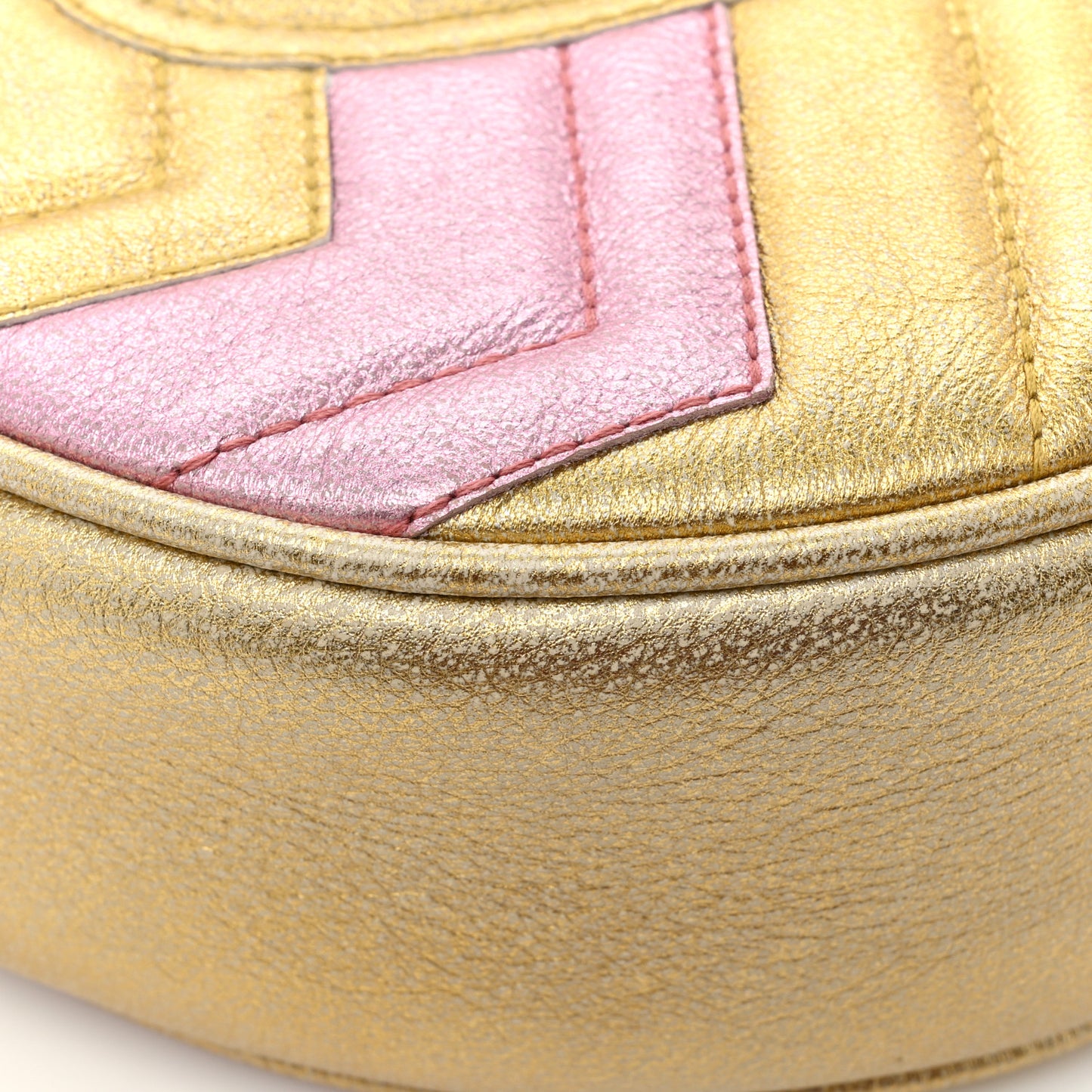 Metallic Nappa Matelasse Heart Mini GG Marmont Round Shoulder Bag Oro Vecchio Rosa