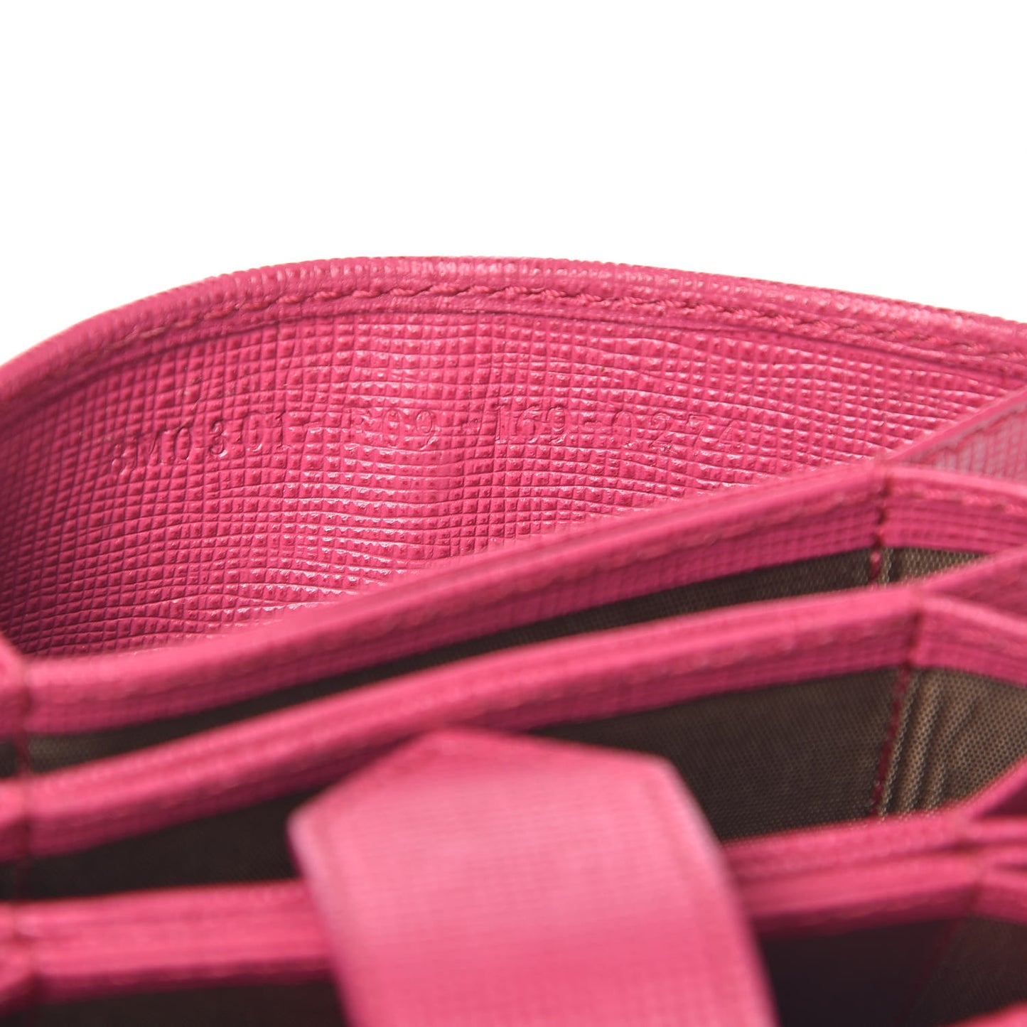 Vitello Elite Gusseted Card Holder Magenta