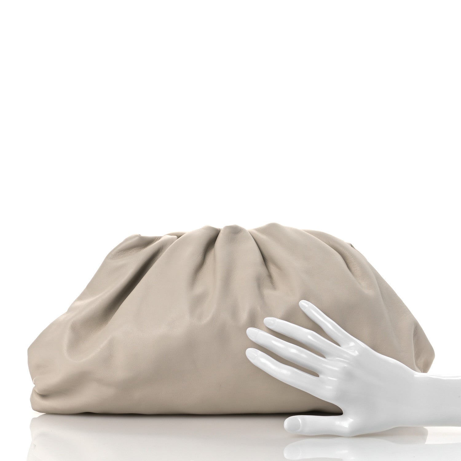 Bottega Veneta Smooth Butter Calf The Pouch Oversized Clutch Plaster 2 of 11