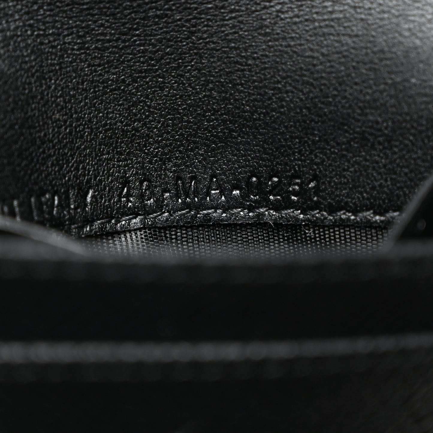 Grained Calfskin Saddle Card Holder Black