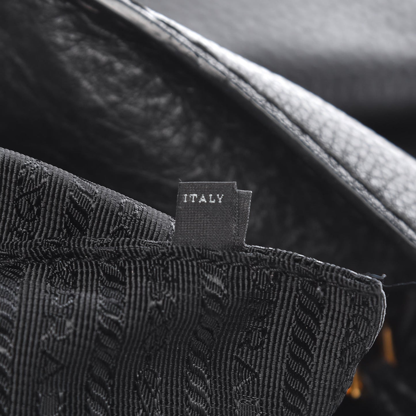 Vitello Daino Logo Hobo Black