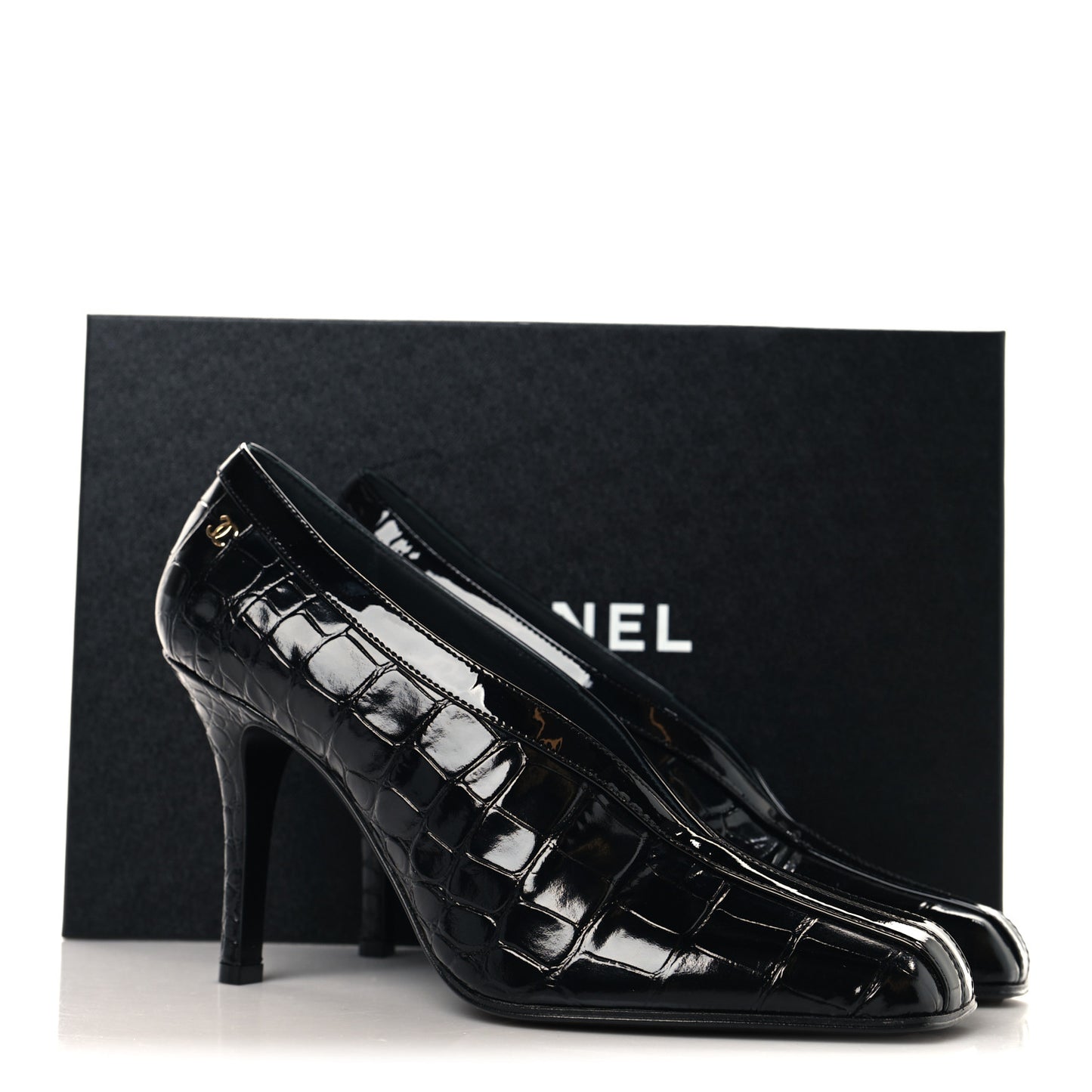 Crocodile Embossed Patent Calfskin Pumps 38 Black