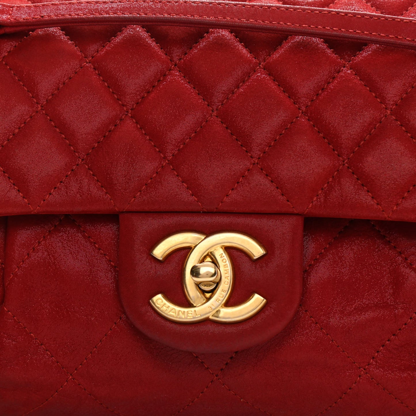 Iridescent Calfskin Large Chic Quilt Flap Red