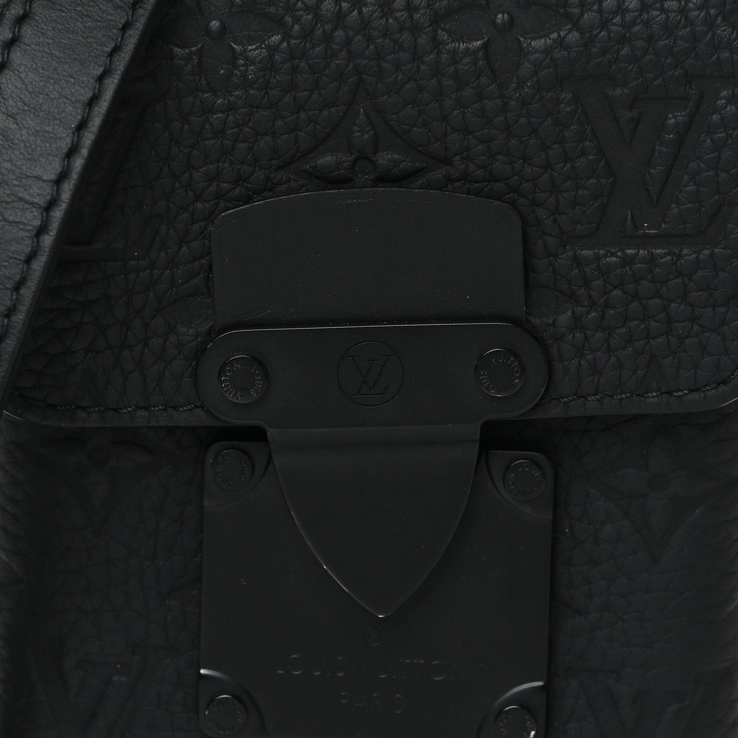 Taurillon Monogram S Lock Wearable Wallet Black