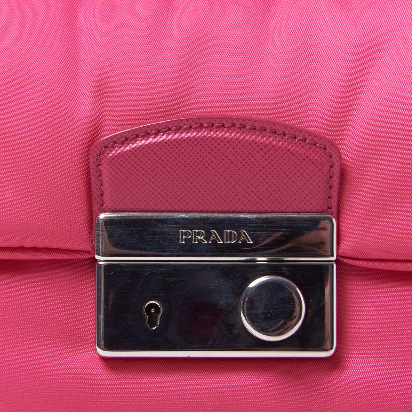 Tessuto Nylon Bomber Sound Chain Flap Shoulder Bag Fuxia