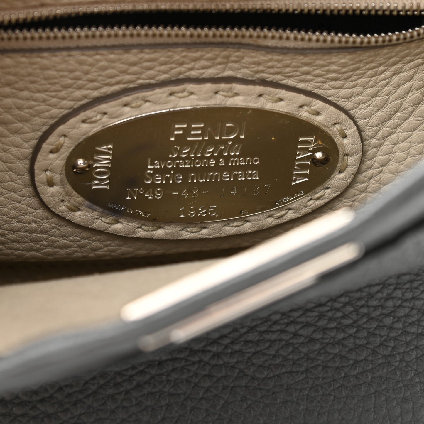 Cuoio Romano Selleria Bi-Color Mini Peekaboo Iconic Satchel Asfalto Latte