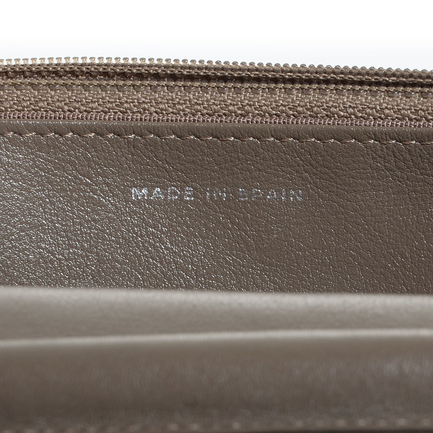 Patent Quilted Wallet On Chain WOC Grey