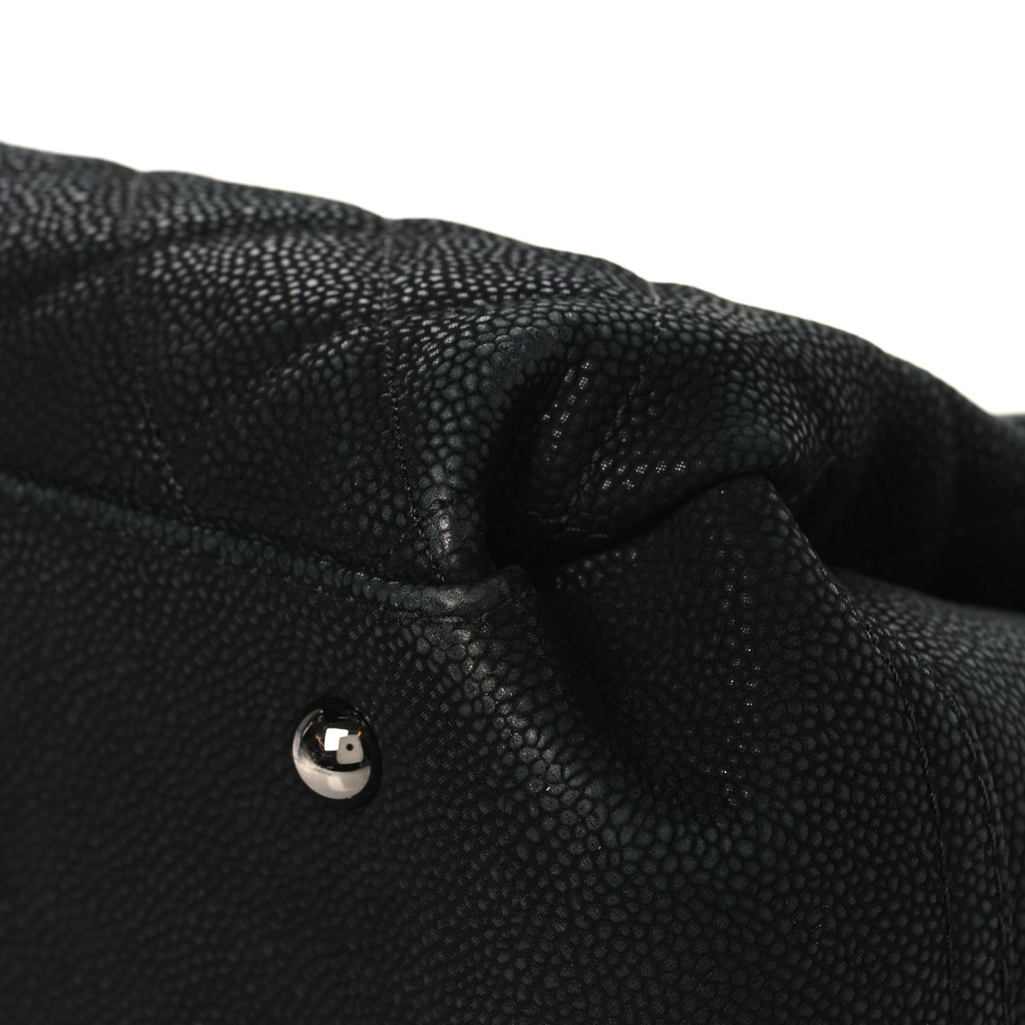 Iridescent Caviar Medium Lady Pearly Flap Black