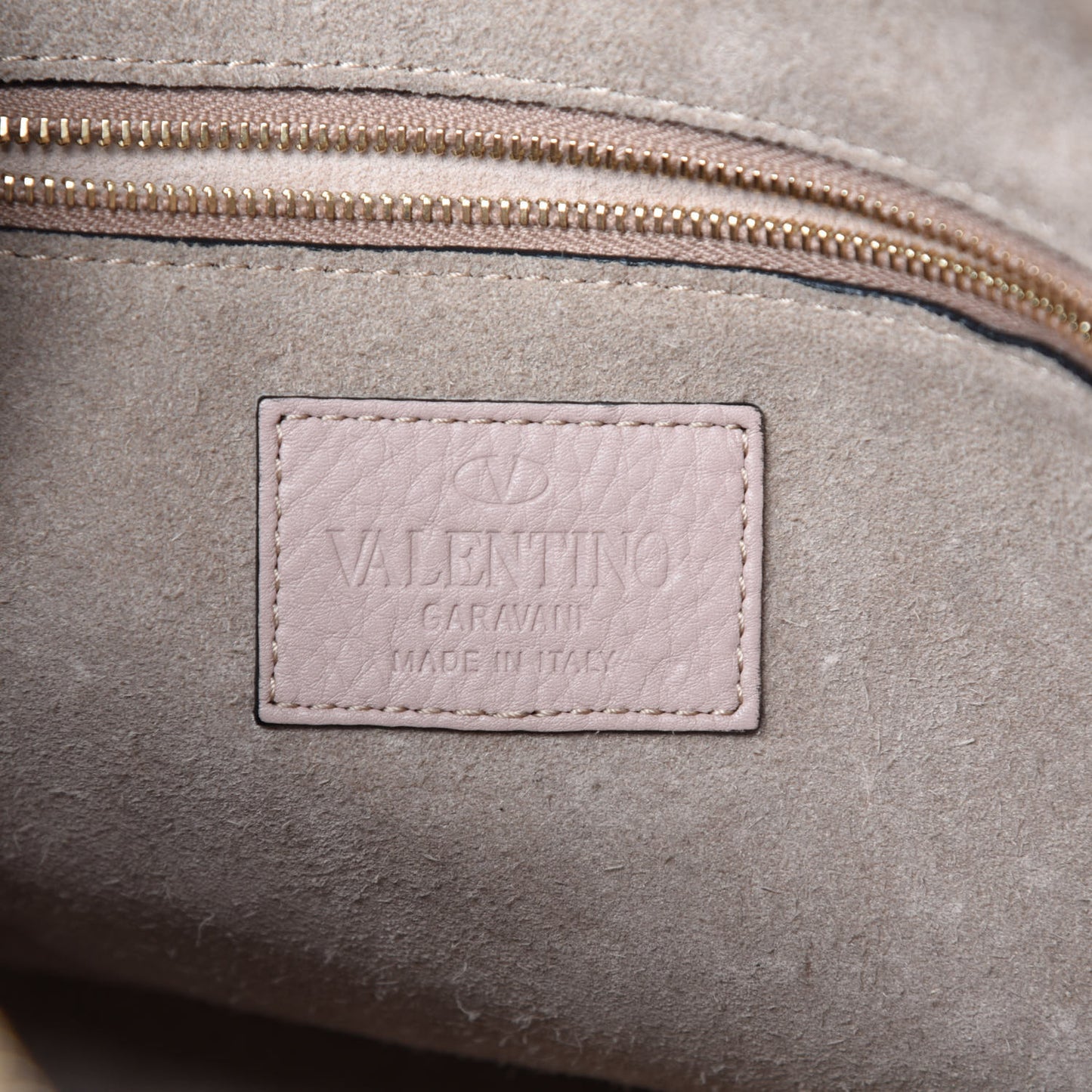 Pebbled Calfskin Rockstud Boston Duffle Bag Poudre