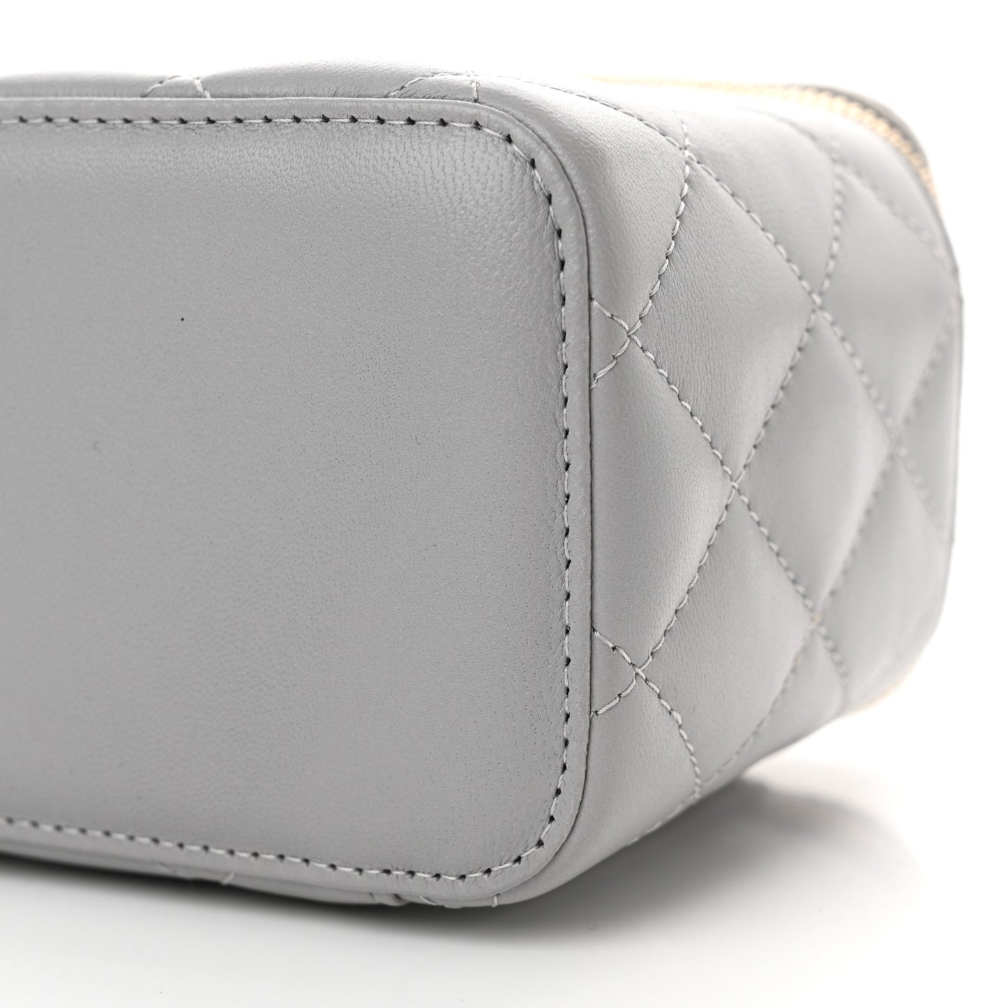 Lambskin Quilted Small Pearl Crush Vanity Case With Chain Grey