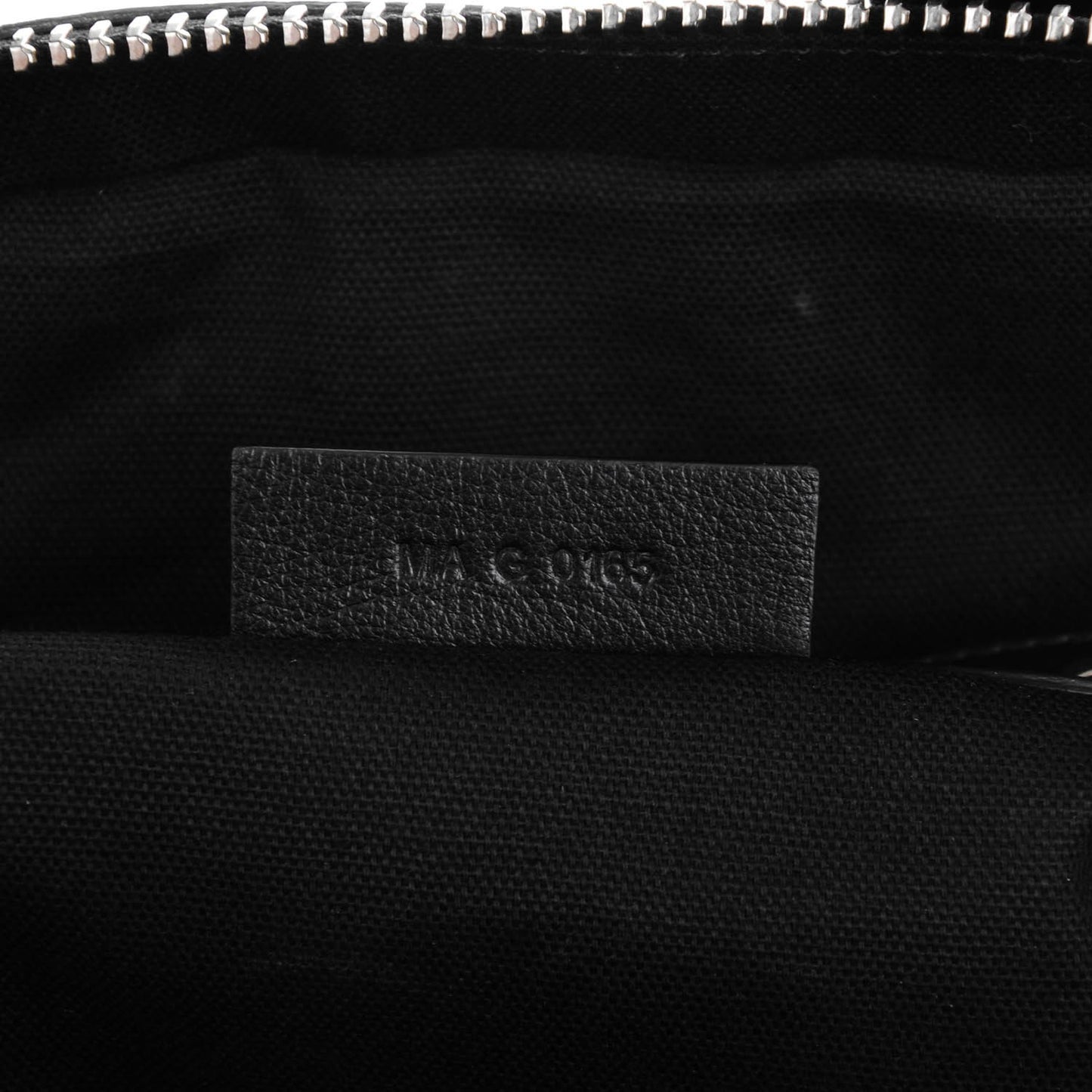 Waxy Grained Calfskin Medium Nightingale Black