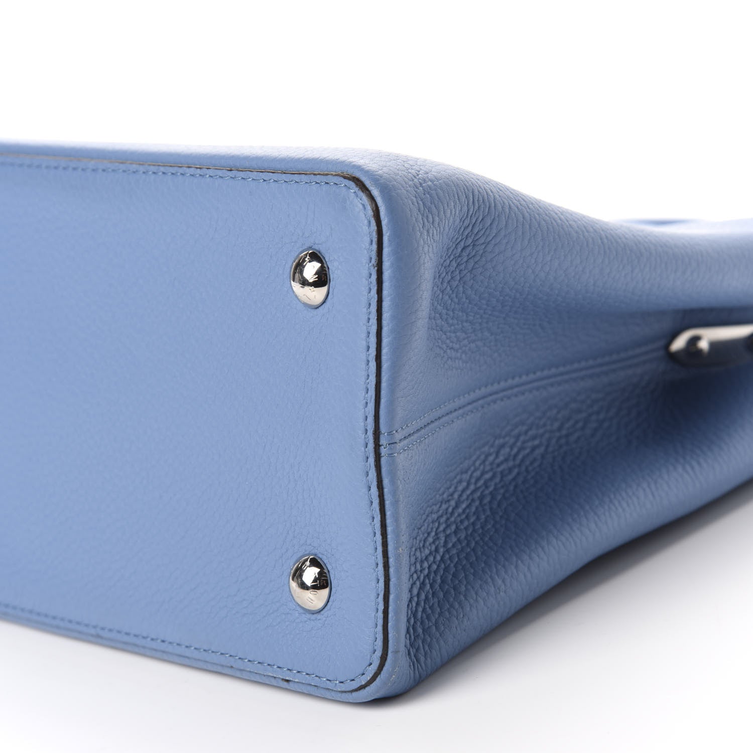 Louis Vuitton Taurillon Capucines MM Bleuet 7 of 21