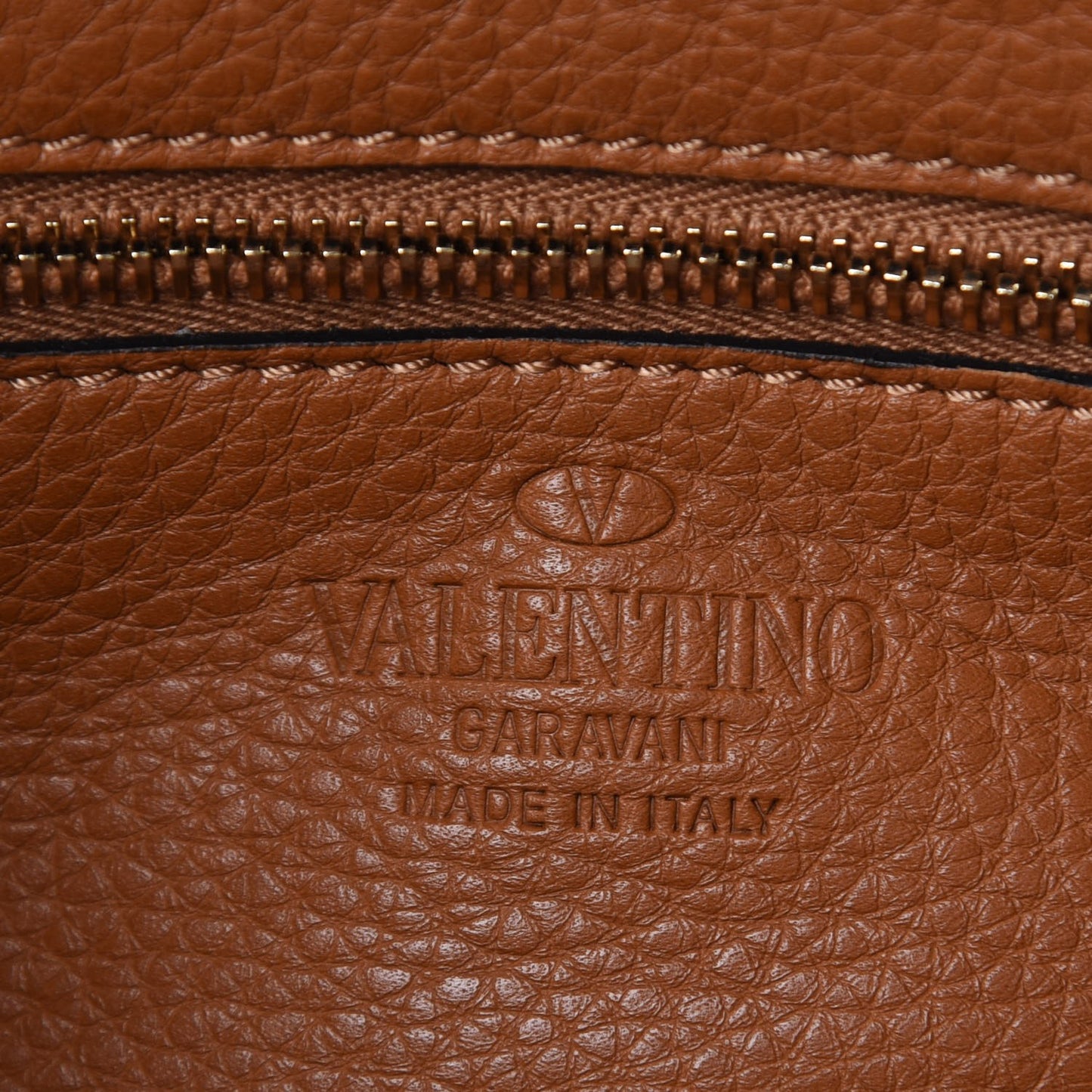 Pebbled Calfskin Small Rockstud Flip-Lock Messenger Bag Light Cuir