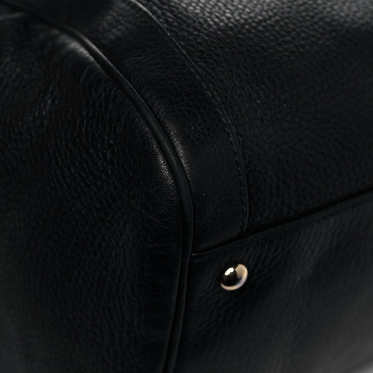 Pebbled Calfskin Medium Soho Boston Black