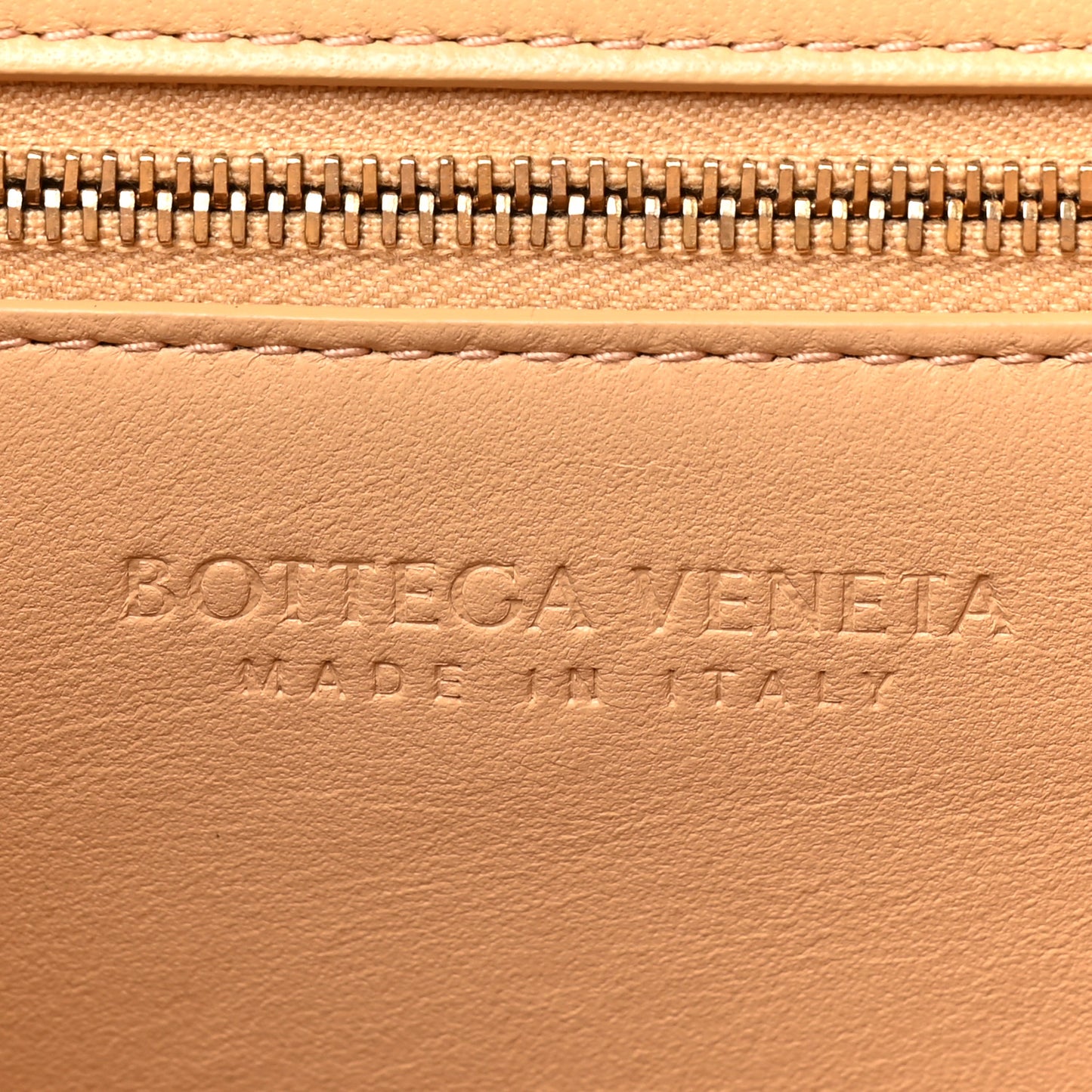 Box Calfskin Nappa Clip Bag Almond Gold