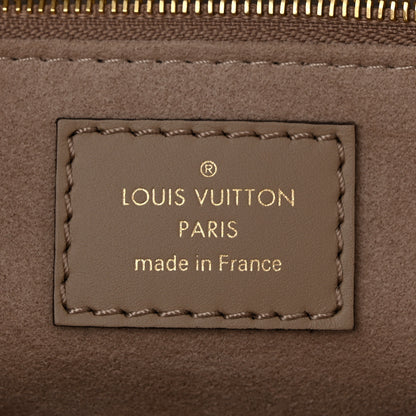 Louis Vuitton Empreinte Monogram Giant Onthego MM Tourterelle 6 of 9