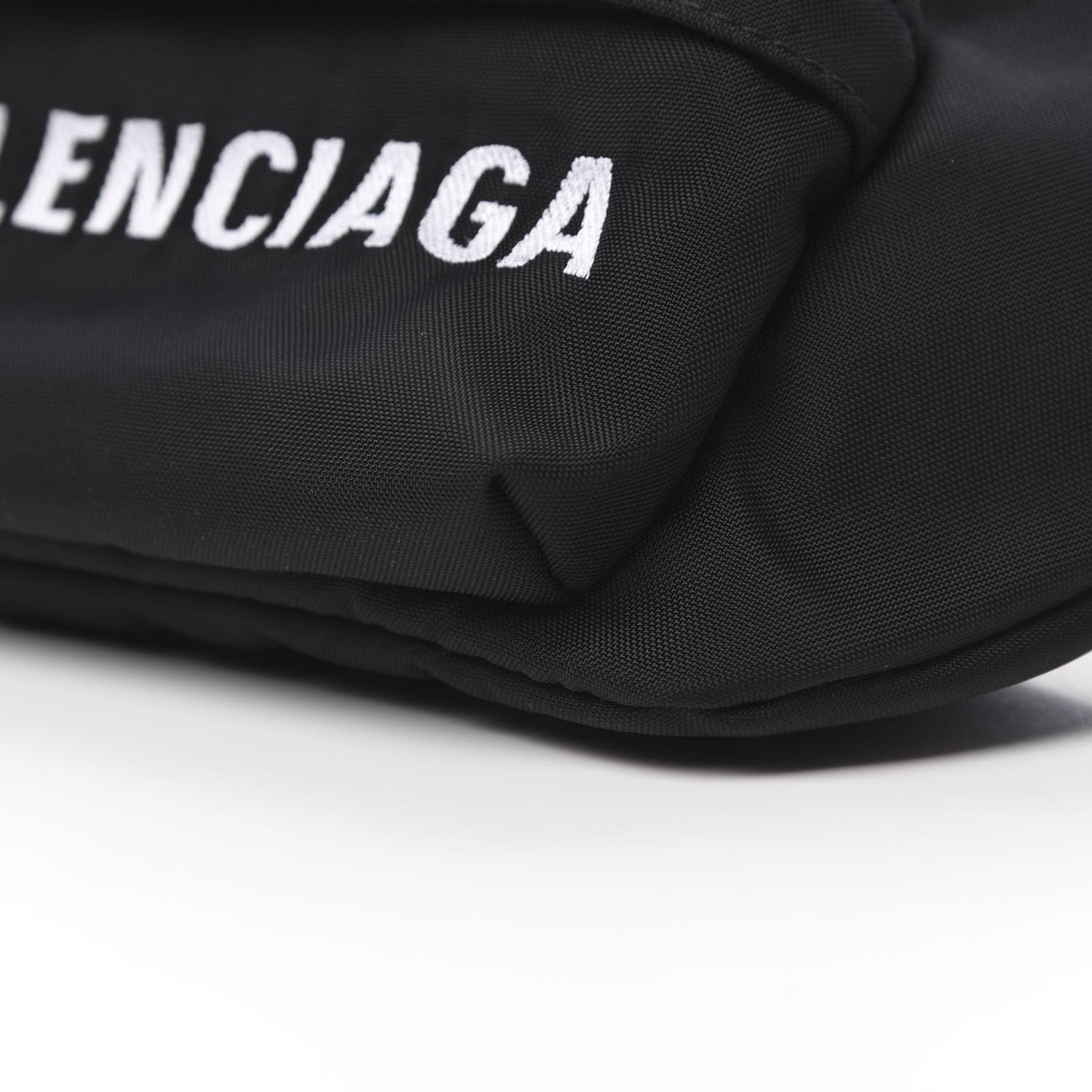 Sport Nylon Logo Embroidered Wheel Beltpack Black