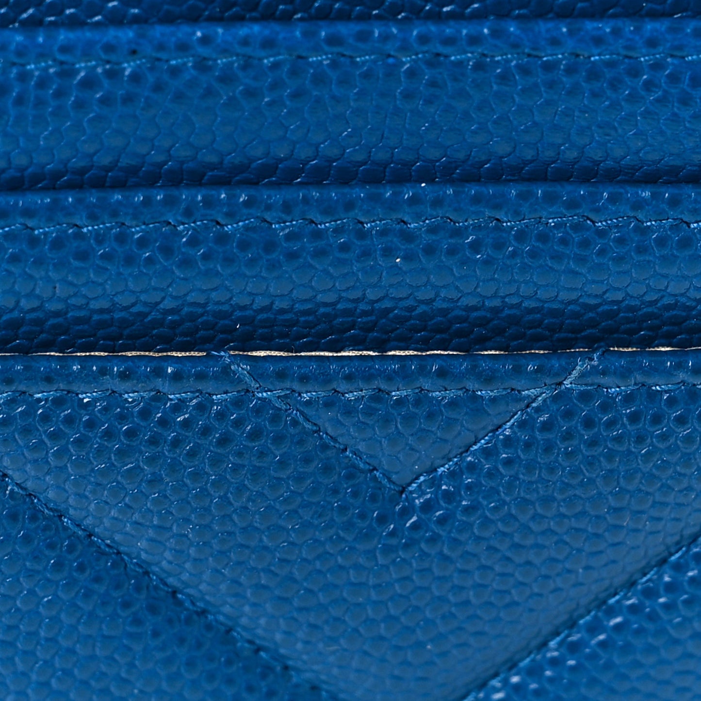 Caviar Chevron Quilted CC Zip Card Holder Blue