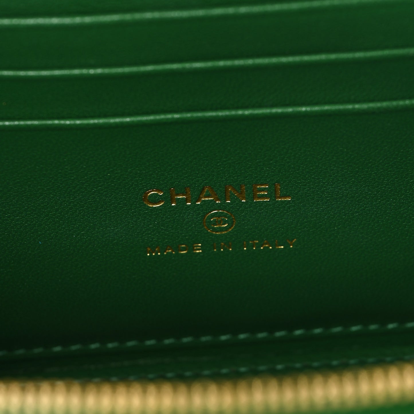 Calfskin Crocodile Embossed Exoticoco Small Top Handle Vanity Case With Chain Emerald