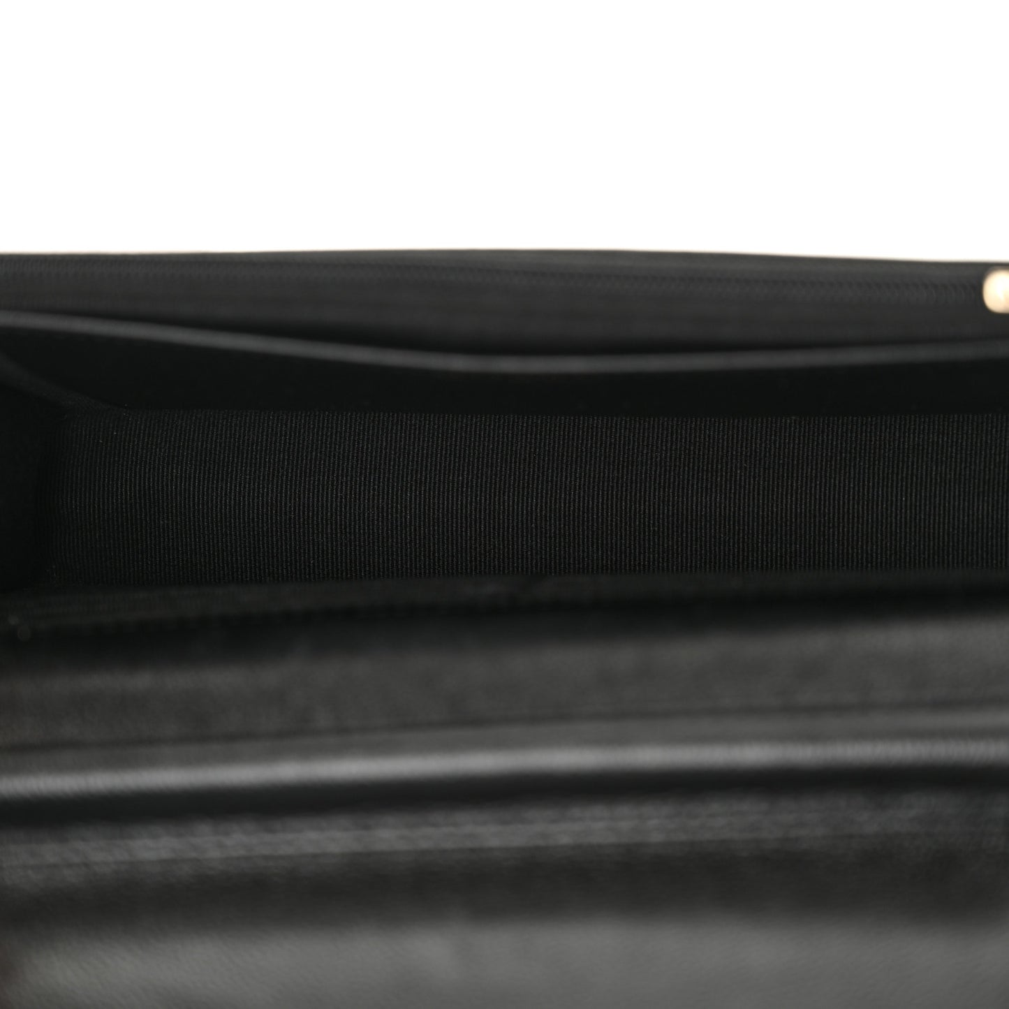 Caviar Quilted Textured CC Wallet On Chain WOC Black