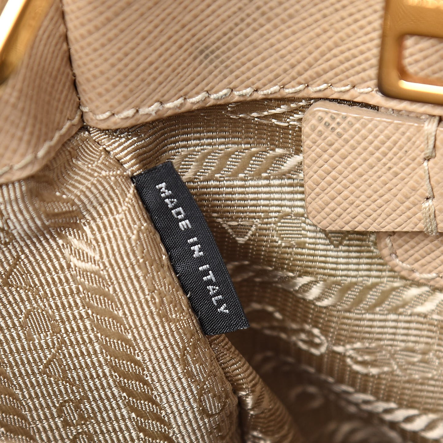 Saffiano Medium Galleria Double Zip Tote Sabbia