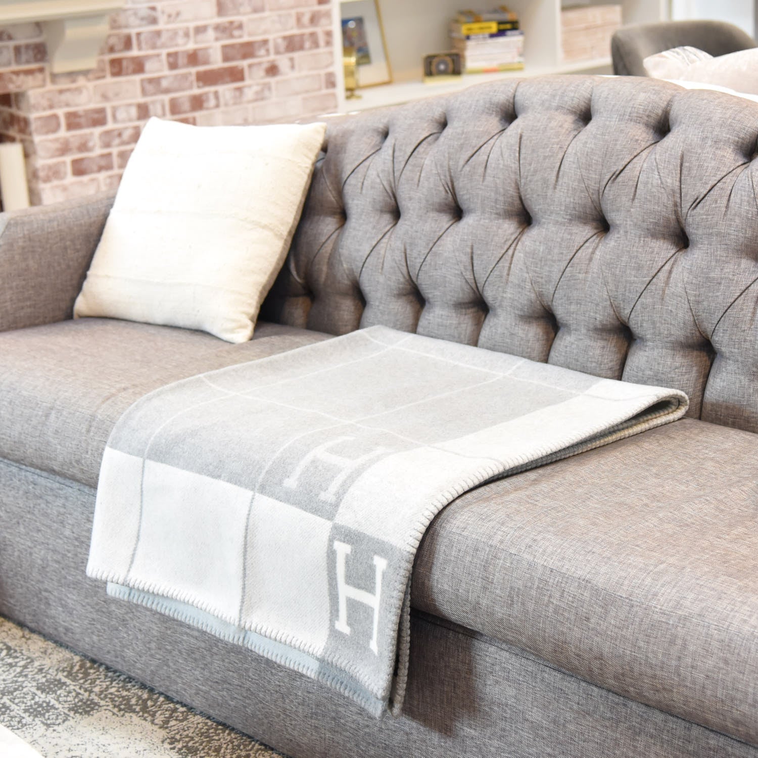 Hermes Wool Cashmere Avalon III Blanket Ecru Gris Clair 2 of 5