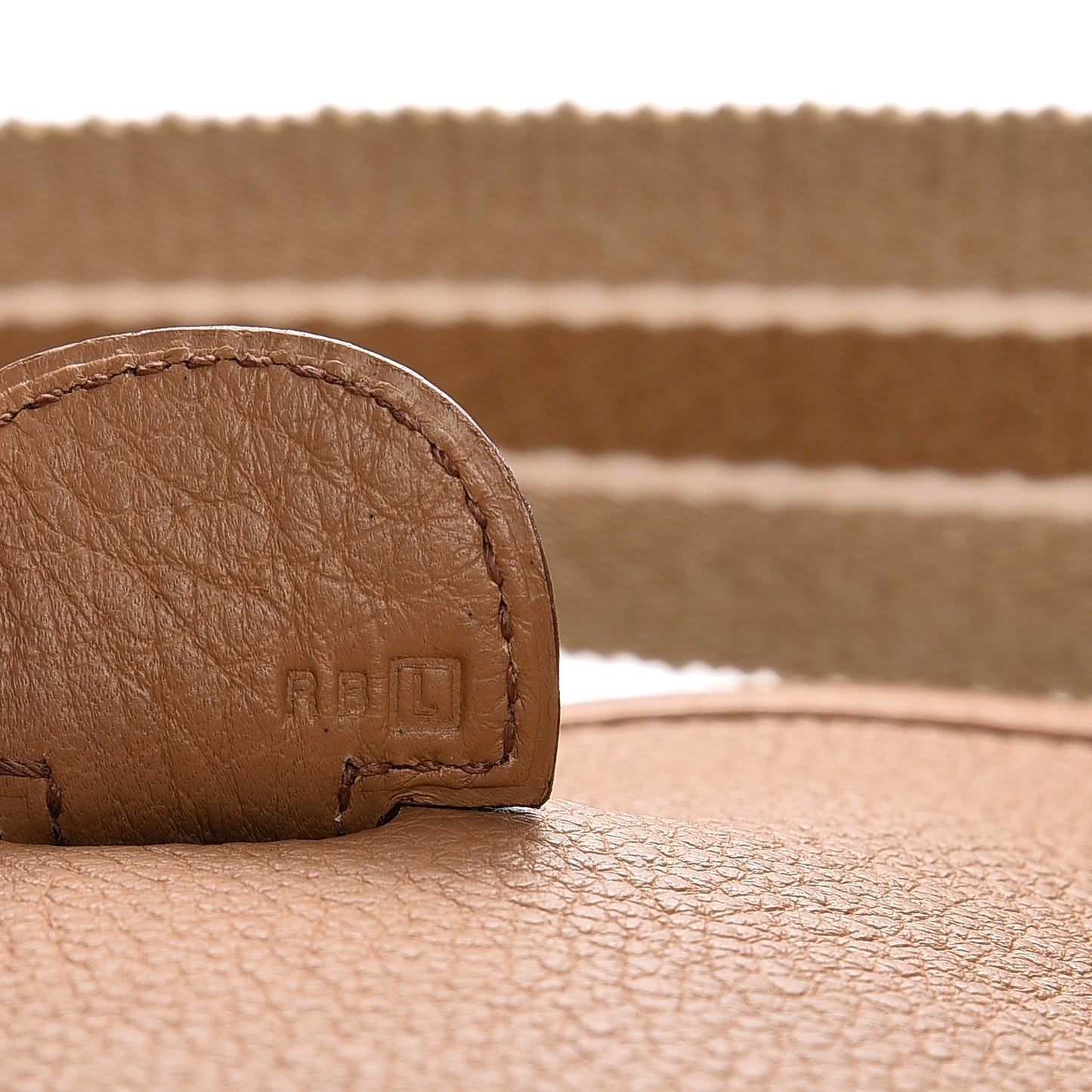 Togo Evelyne GM Tabac Camel