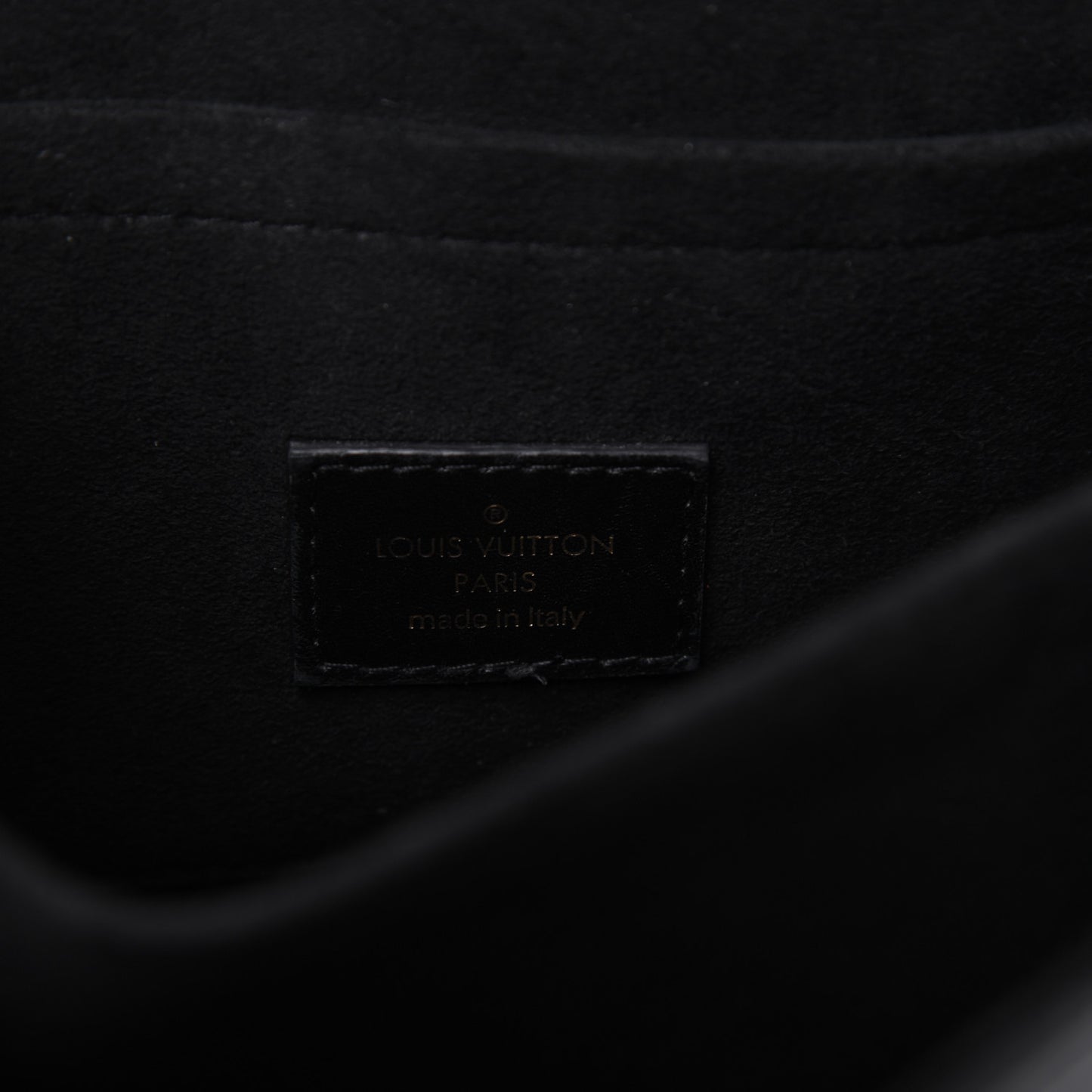 Reverse Monogram Chantilly Lock Black