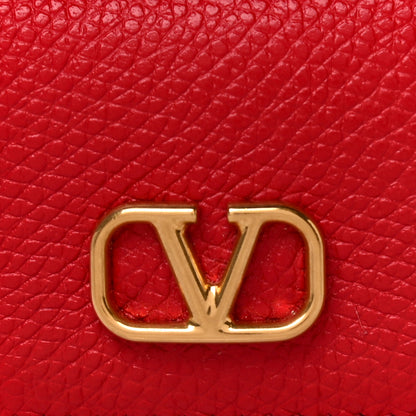 Valentino Garavani Grainy Calfskin Vlogo Airpods Case Rouge Pur 7 of 10