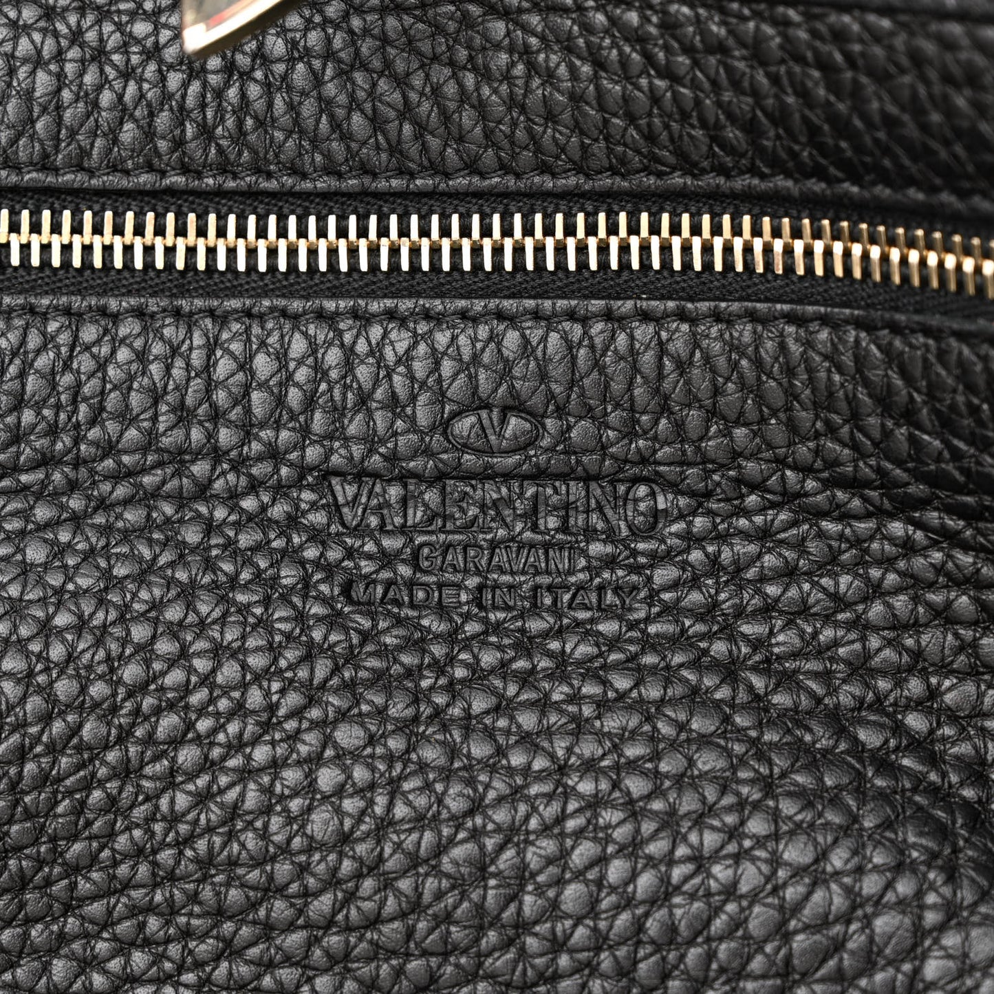 Pebbled Calfskin Medium Rockstud Tote Black