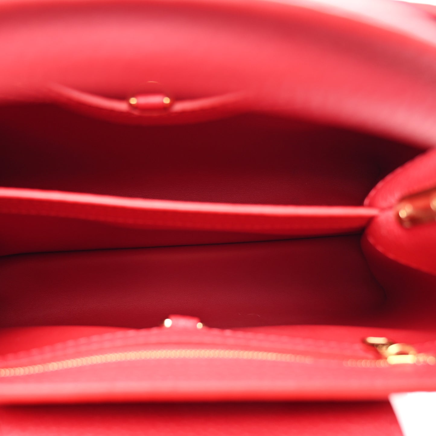 Taurillon Capucines BB Scarlet Red