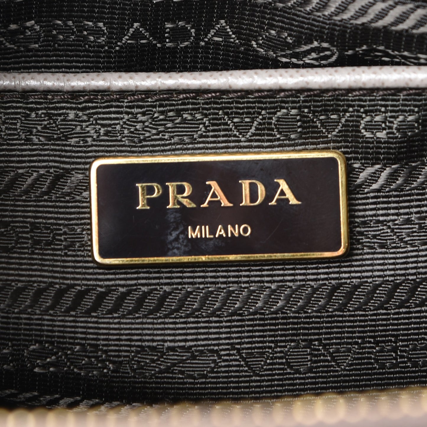 Saffiano Medium Galleria Double Zip Tote Argilla