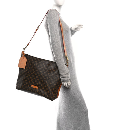 Louis Vuitton Monogram Vagabond Hobo 2 of 9