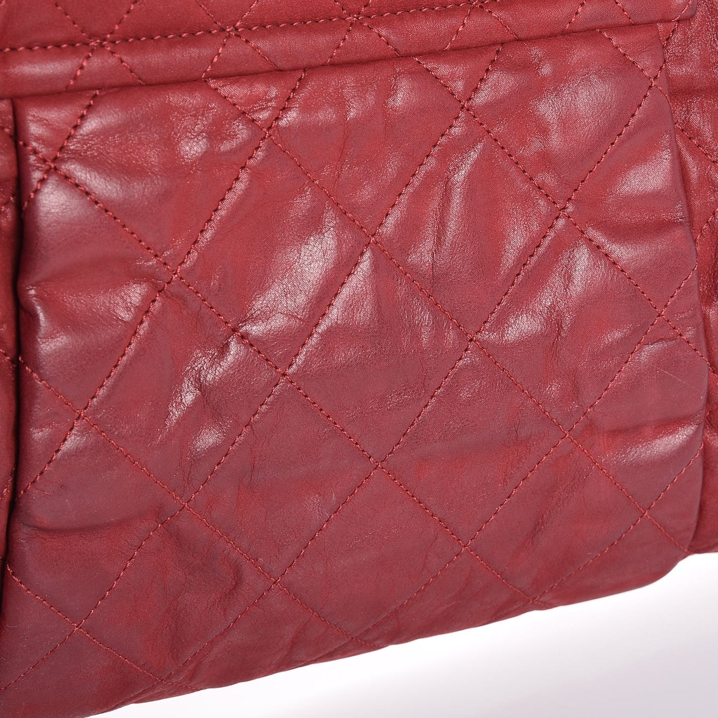 Iridescent Calfskin Large Chic Quilt Flap Red
