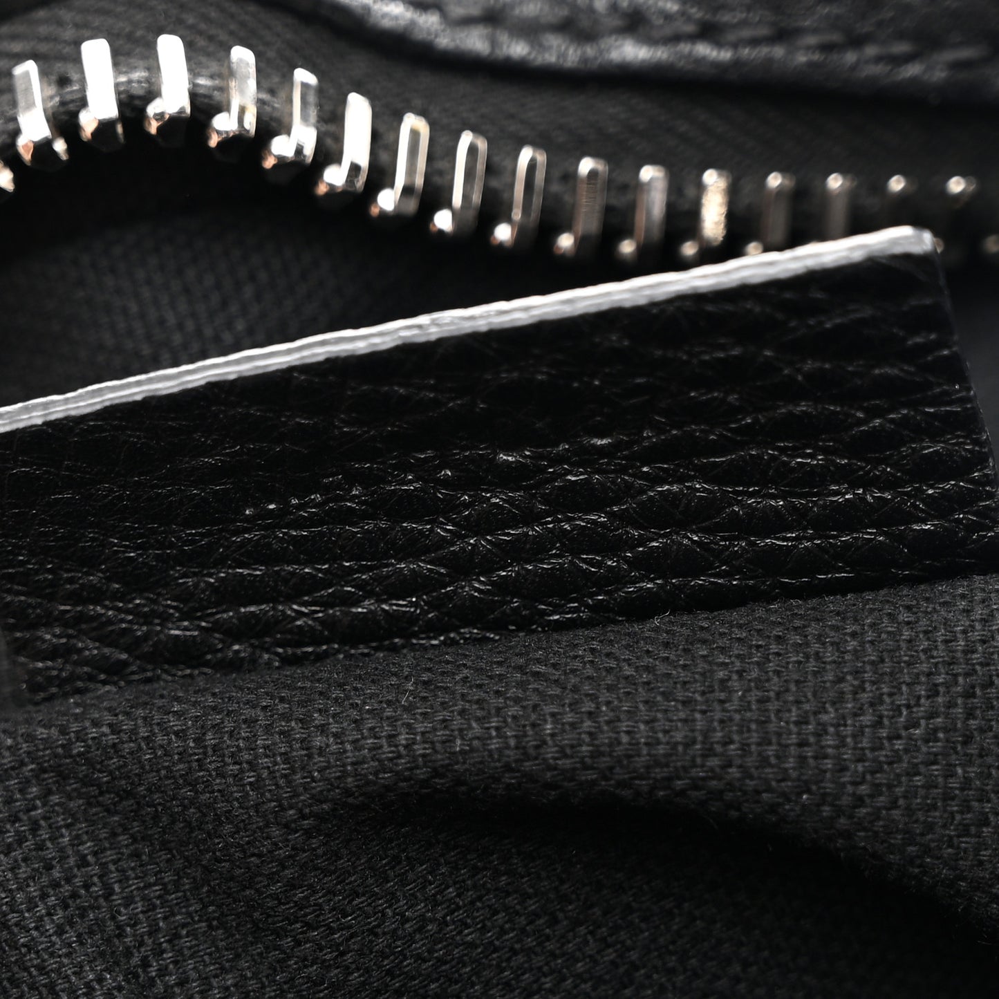 Pebbled Calfskin Small Nightingale Black