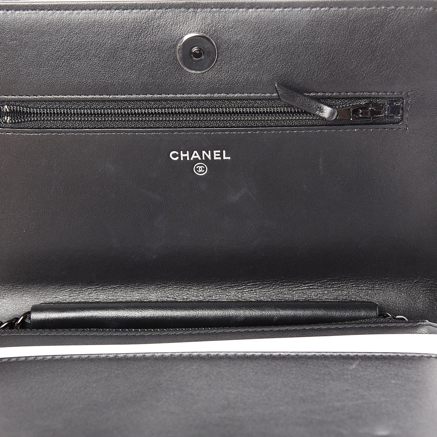 Aged Calfskin Chevron Quilted Gabrielle Wallet On Chain WOC Black