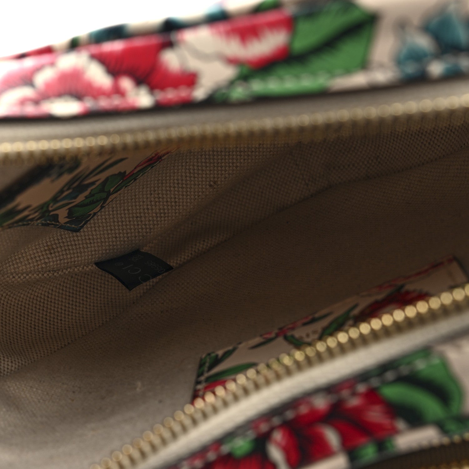 Gucci Calfskin Matelasse Diagonal Brit Roses Print Mini Interlocking G Heart Shoulder Bag  White Multicolor 7 of 9