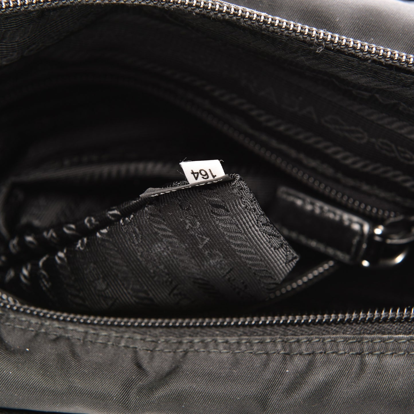 Nylon Vela Messenger Bag Black