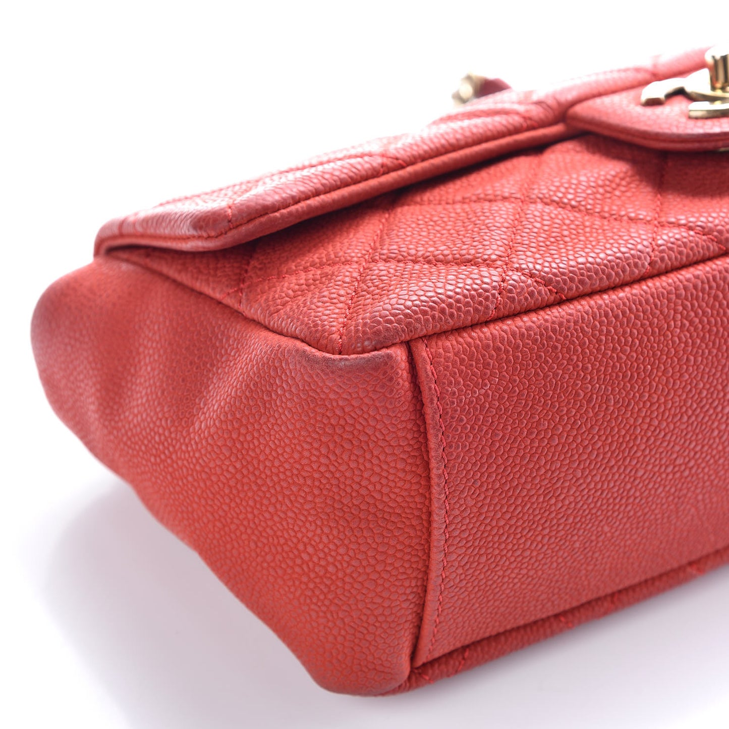 Iridescent Caviar Quilted Medium Chic Quilt Flap Red