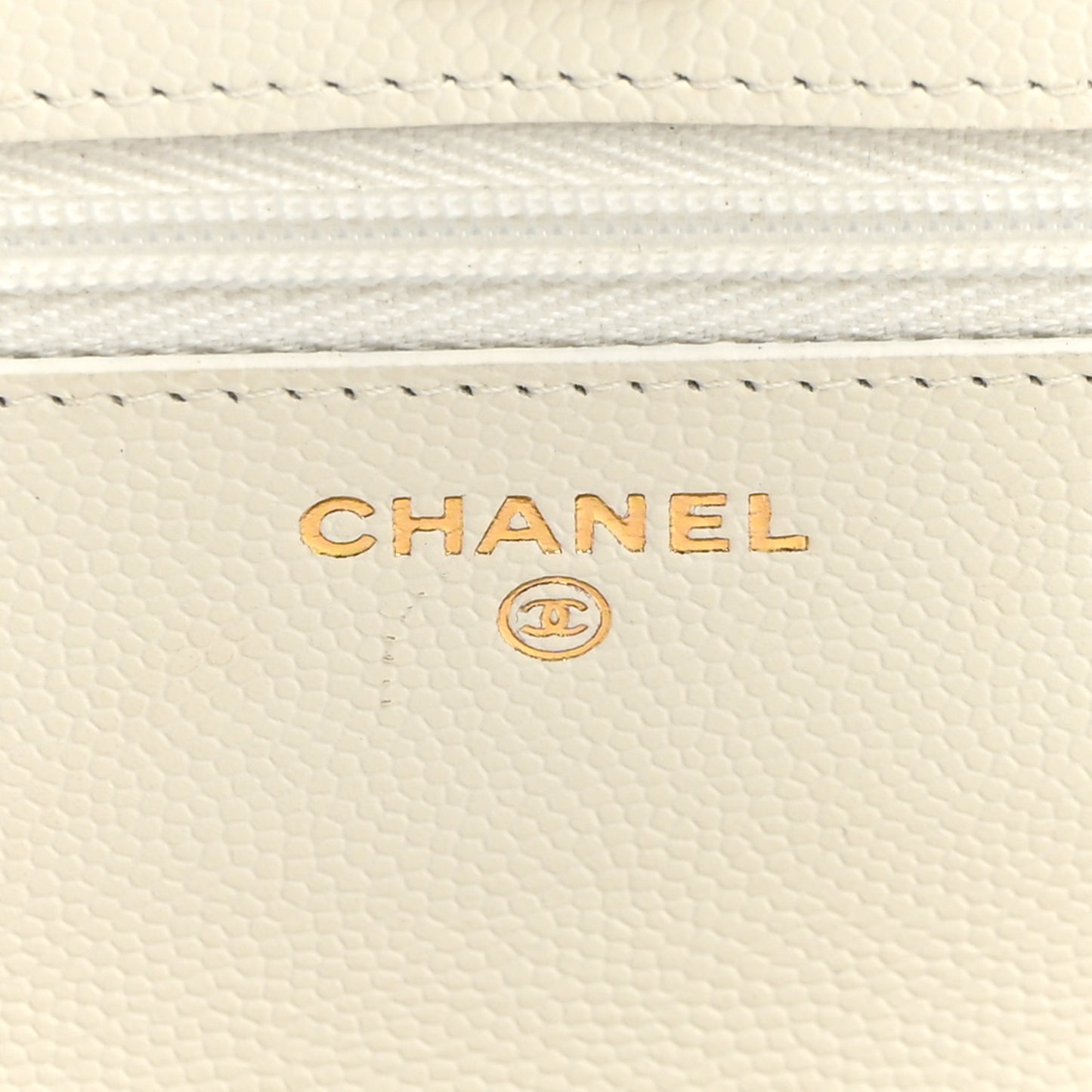 Shiny Caviar Quilted Turnlock Top Handle Wallet On Chain WOC White